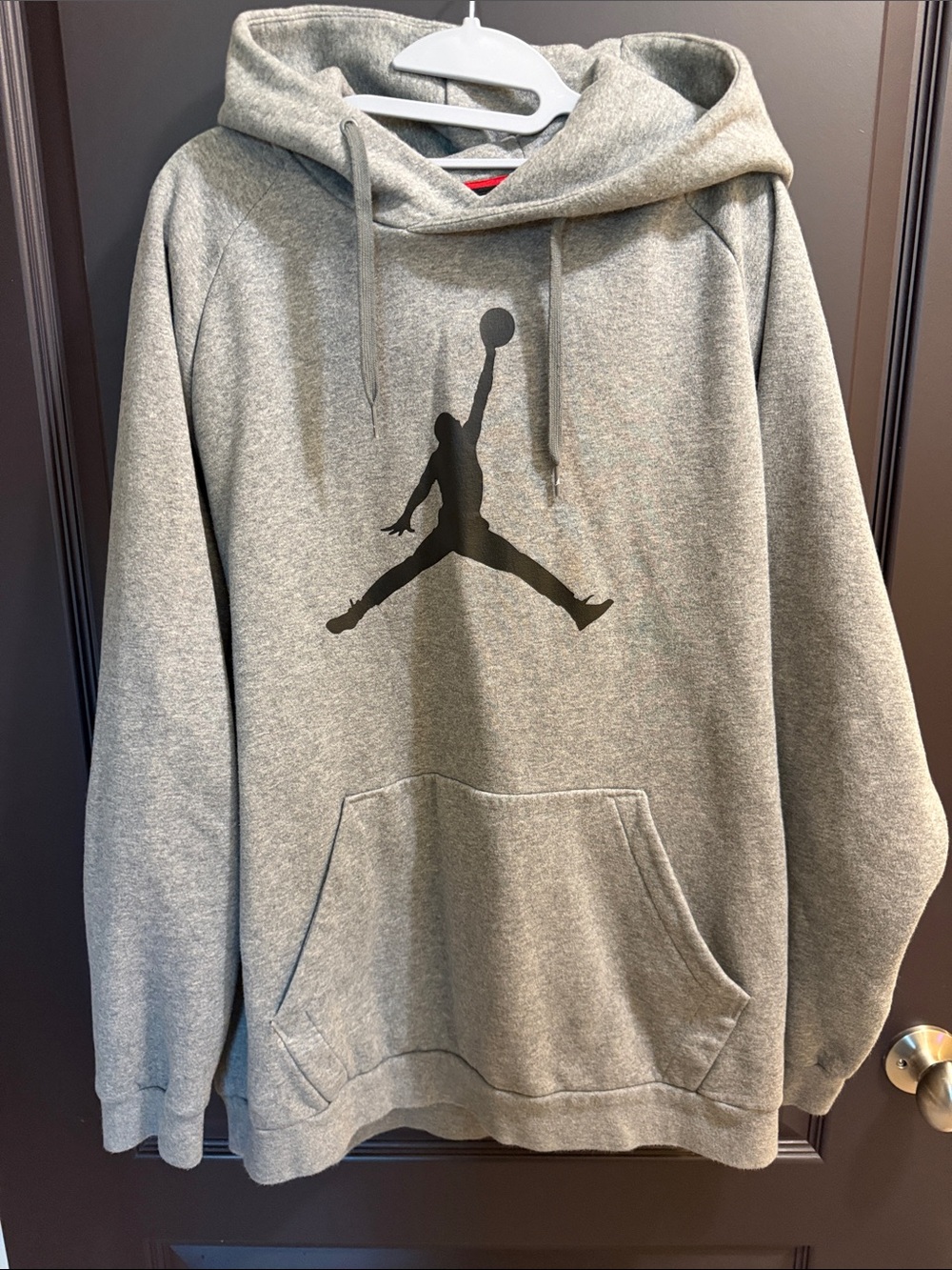 Men's Gray Pullover Hoodie with Basketball Silhouette